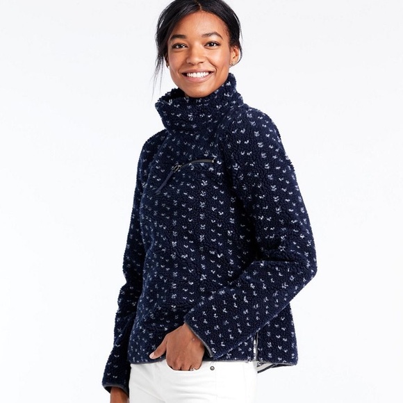 LL Bean Navy Signature Fleece Pullover in XS - Picture 3 of 3